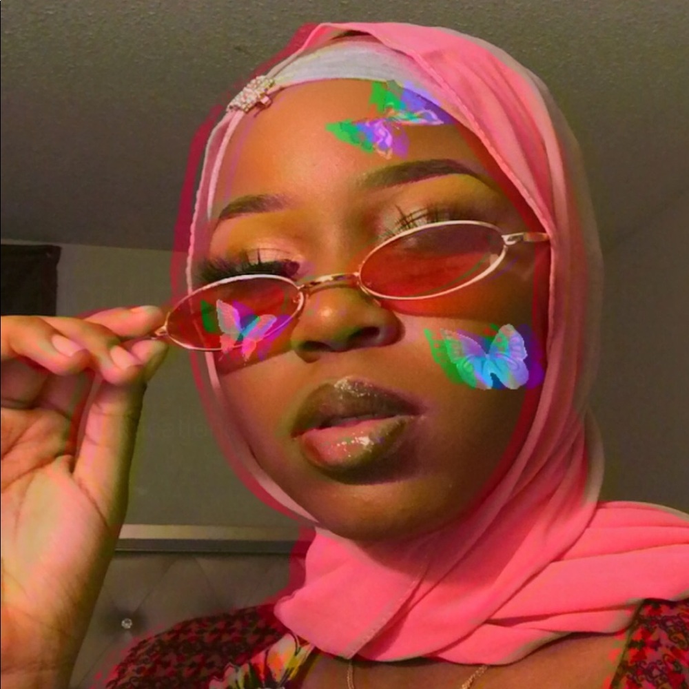 Meet your Posher, Amina